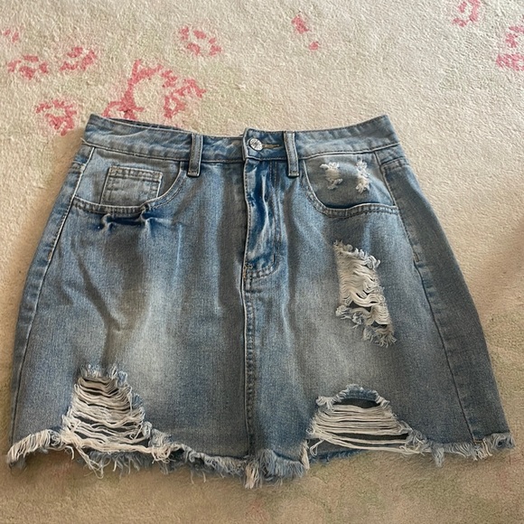 NWOT Shein denim skirt in size medium - Picture 2 of 4